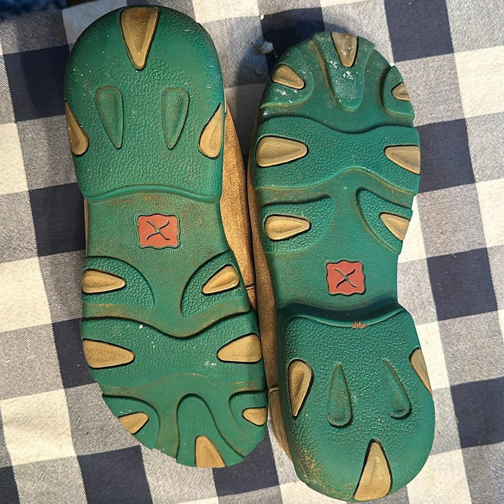 Twisted X shoe. Great condition. 2.5 M. Barely worn - Picture 3 of 4